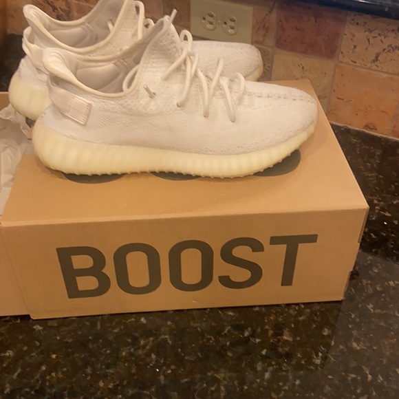 Adidas Yeezy Boost 350V2 Cream/Triple White size 9 - Picture 2 of 5